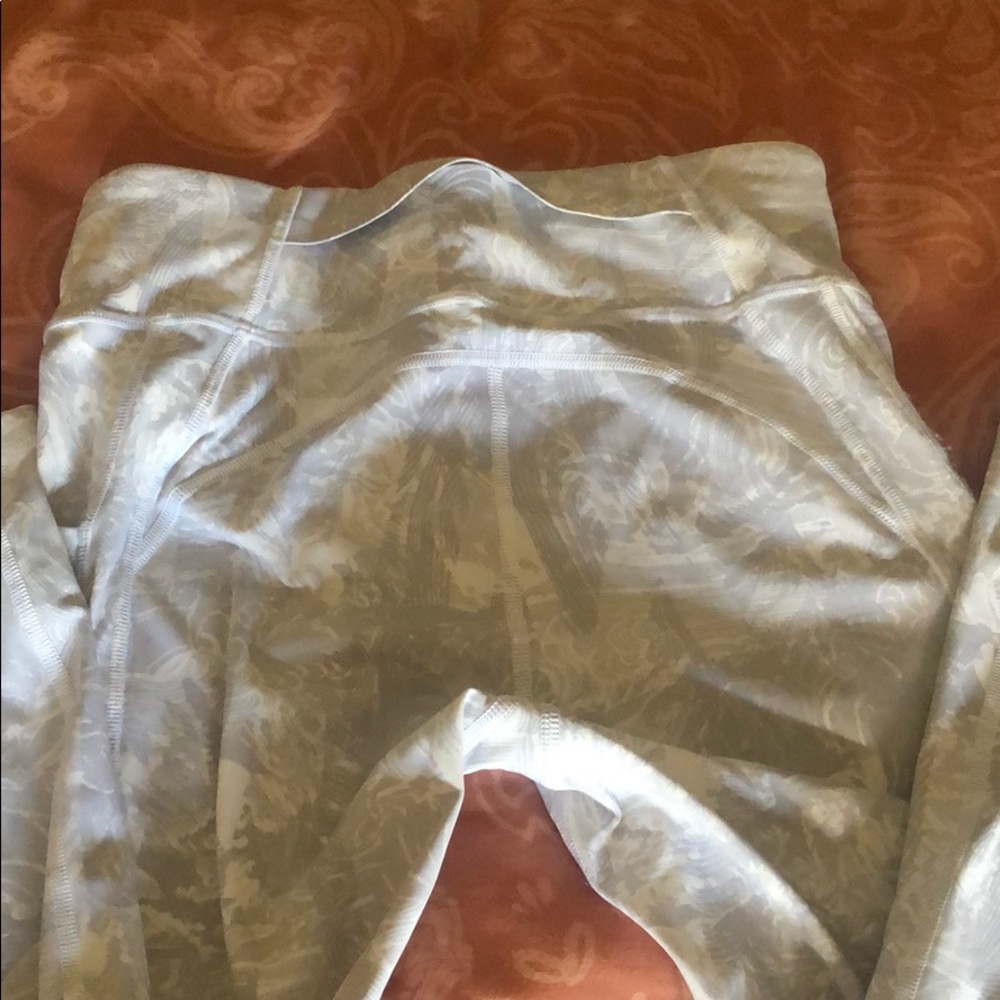 Lululemon 🍋 Time to Sweat crop 6 - Picture 3 of 5